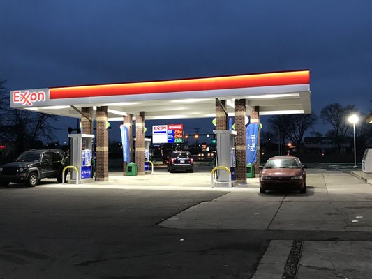 EXXON LIQUOR BEER WINE (16 MILE & HARPER ) — photo