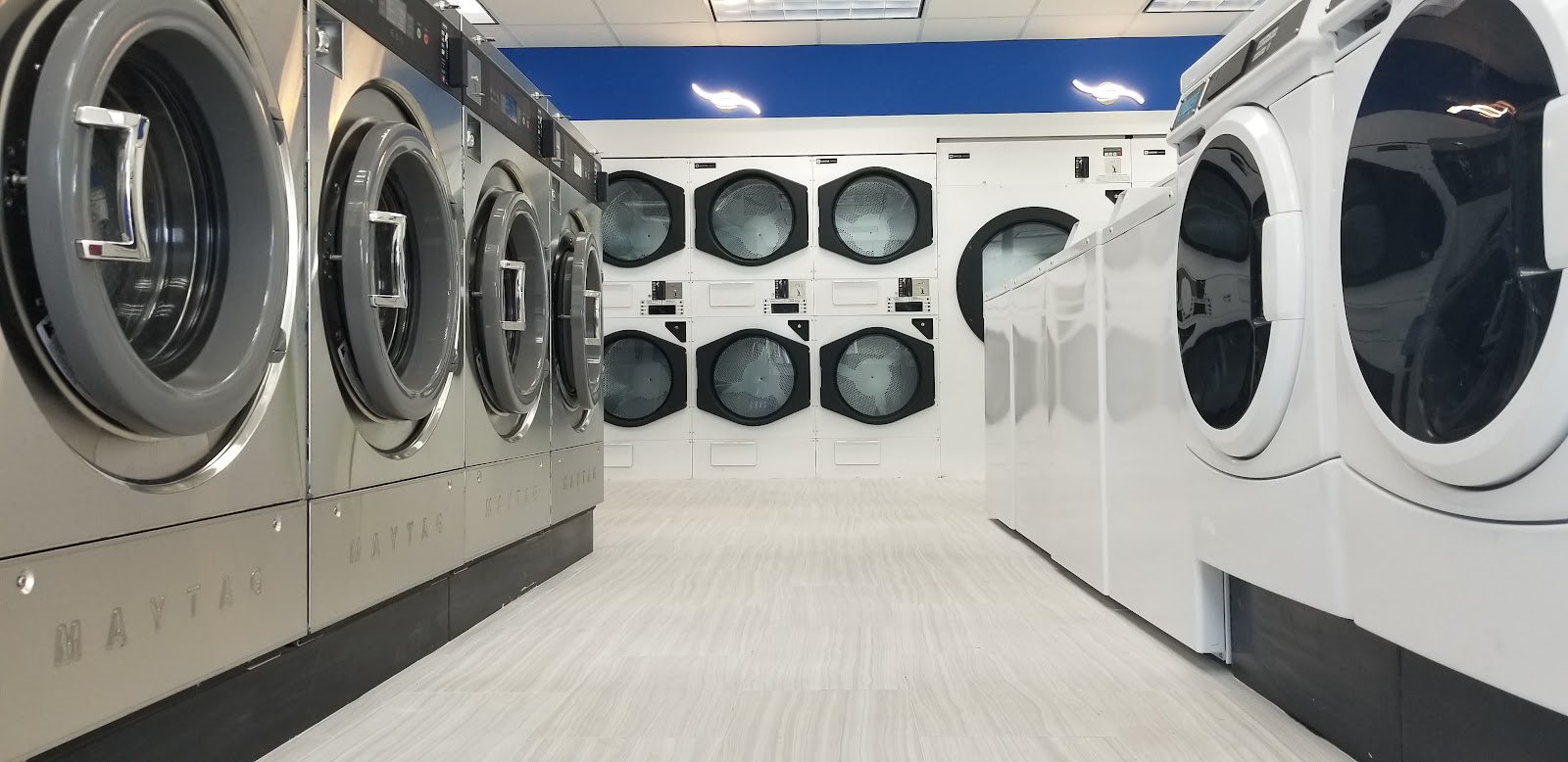 Great Lakes Laundromat — photo