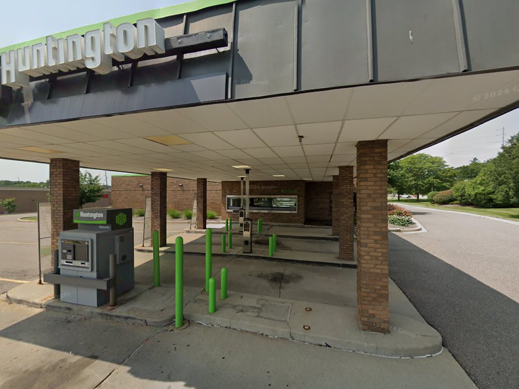 Huntington Bank in Clinton Township
