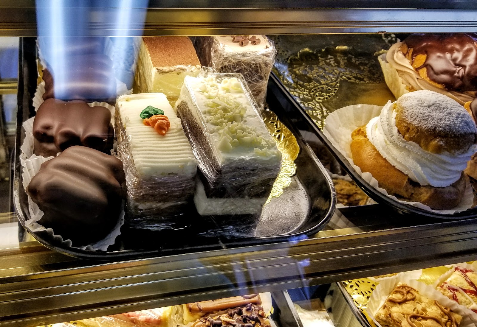 La Petite Pastry Shoppe in Clinton Township