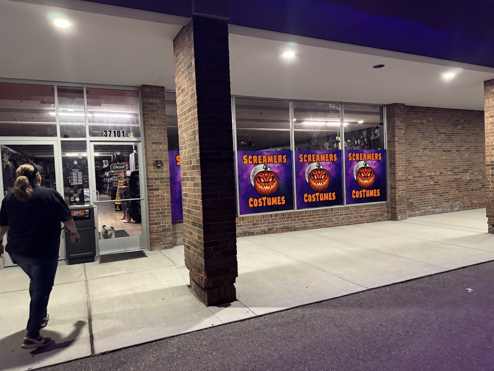 Screamers Costumes Halloween Horror Superstore — photo
