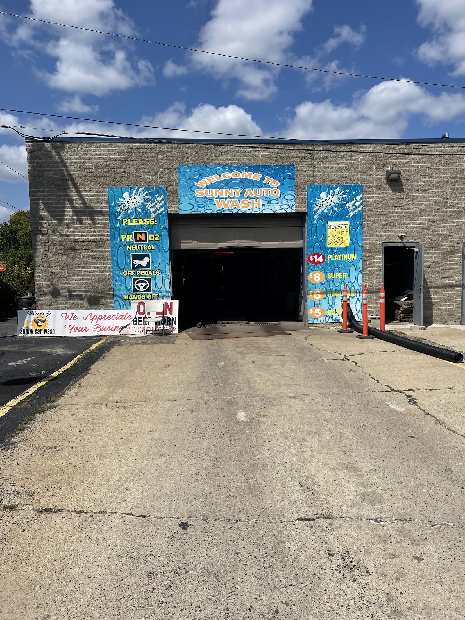 Sunny car wash in Clinton Township